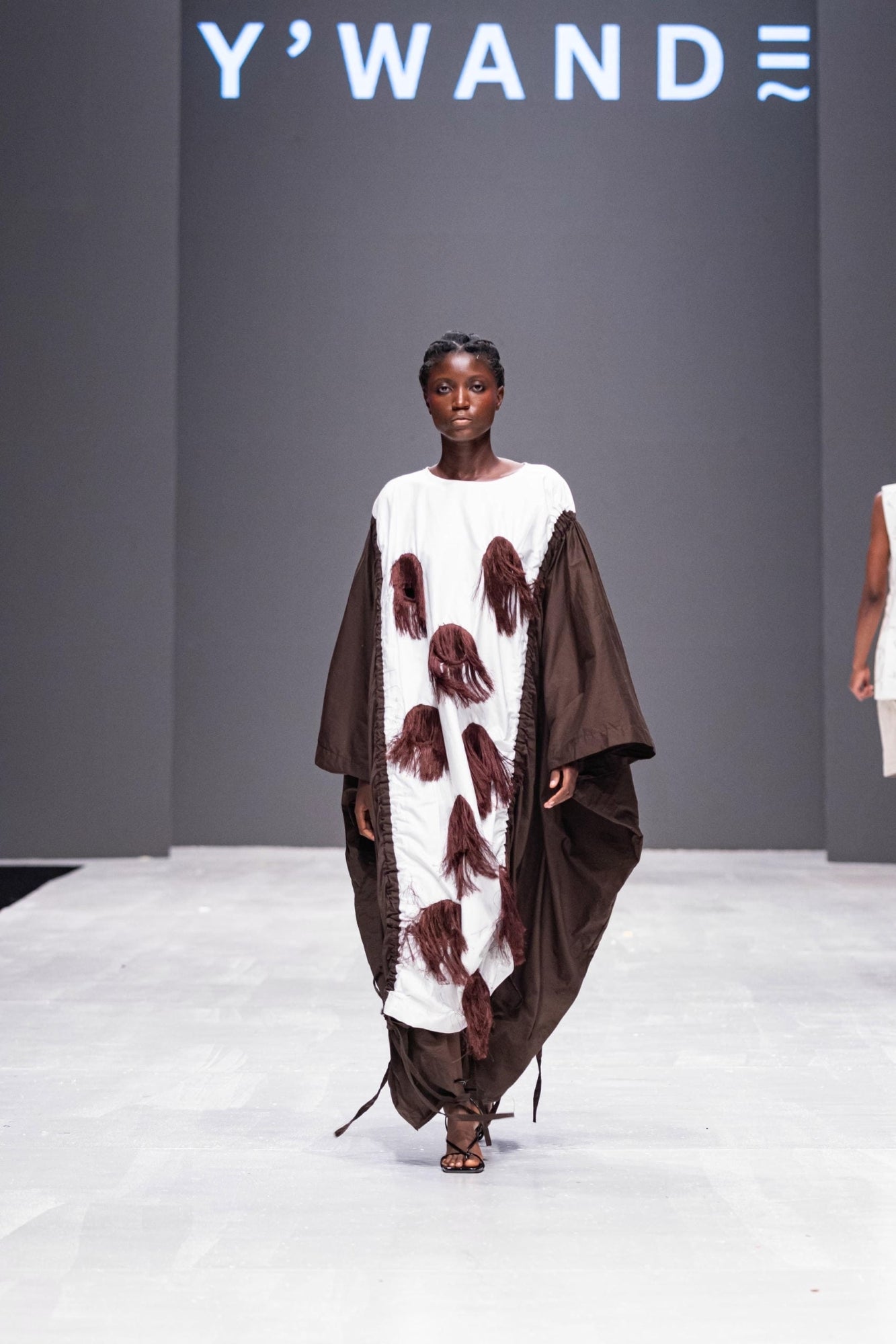 Y'WANDELAG — Look 02