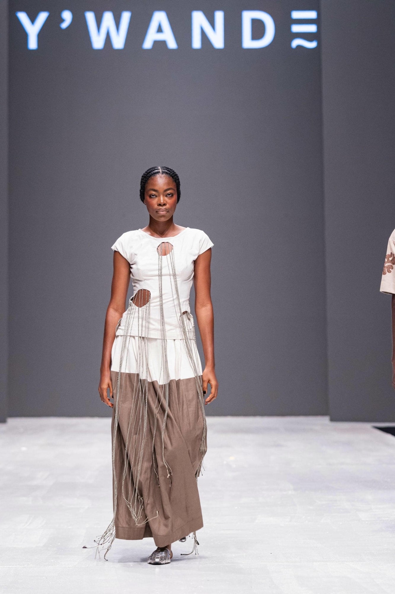 Y'WANDELAG — Look 04