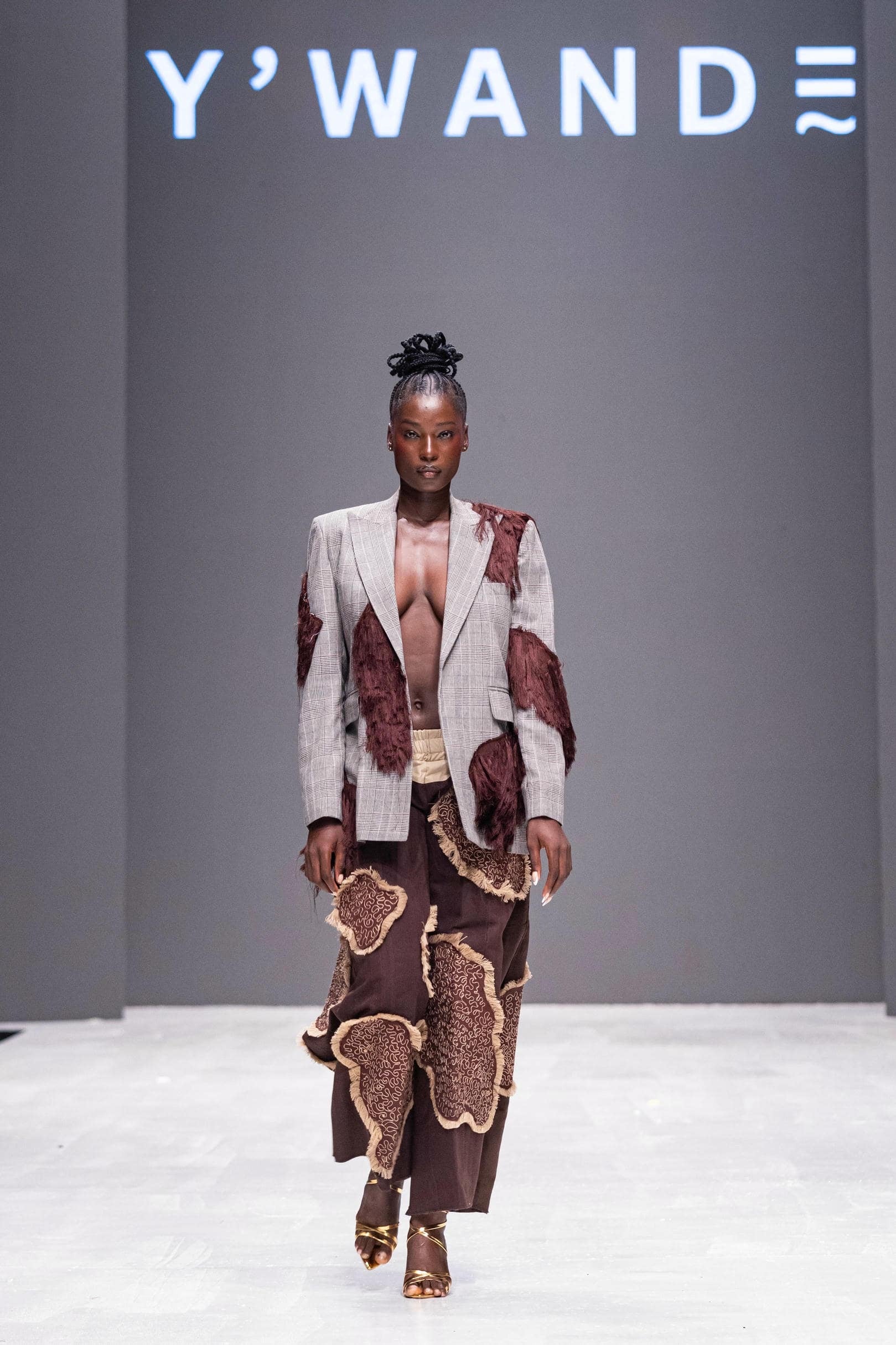 Y'WANDELAG — Look 06