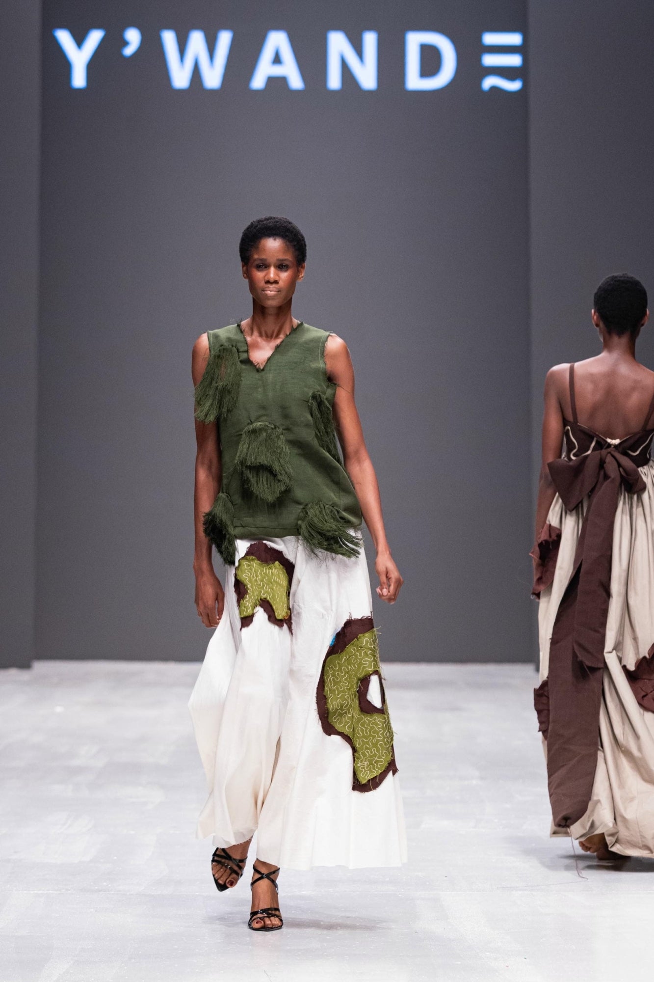 Y'WANDELAG — Look 09