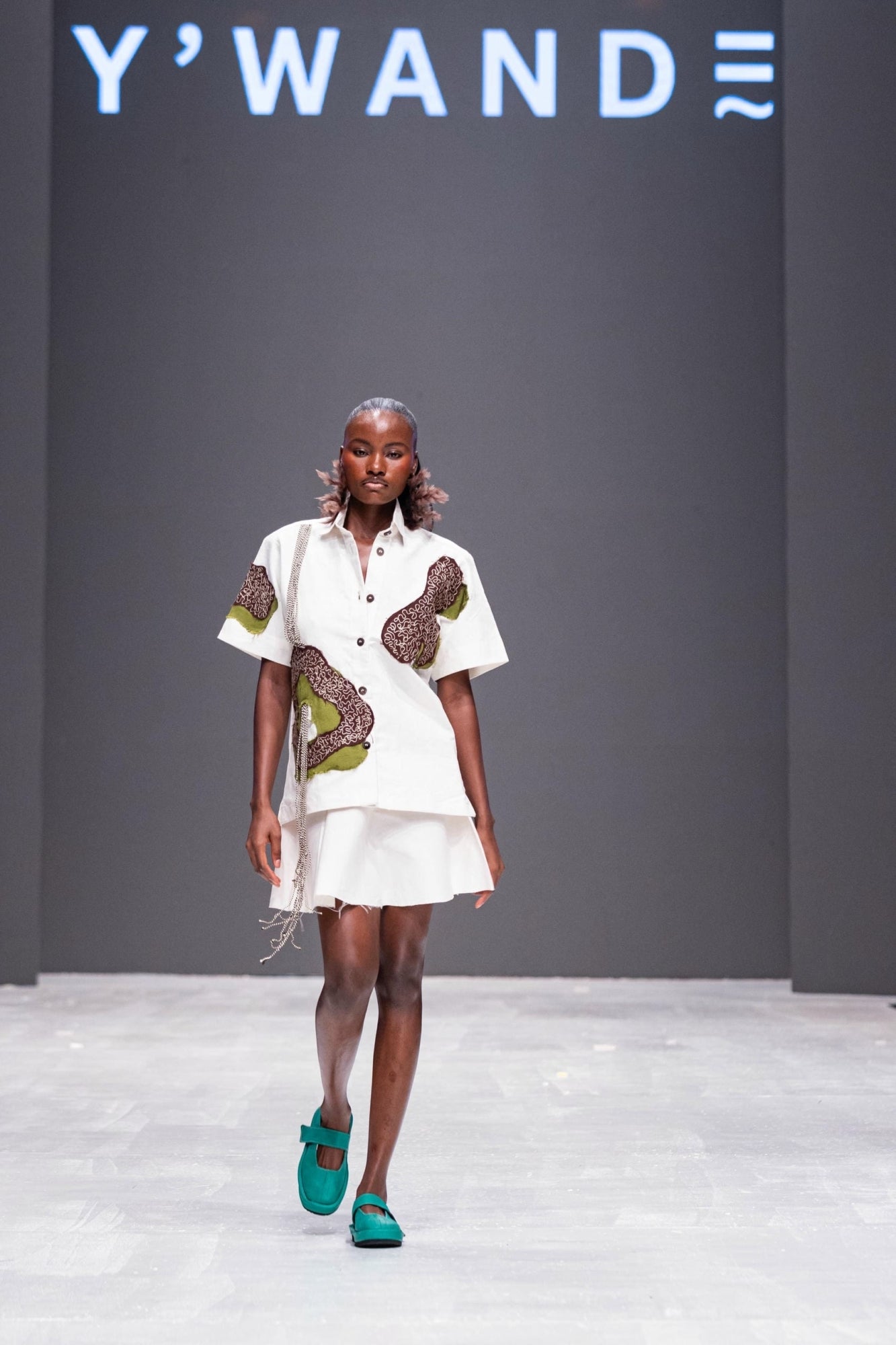 Y'WANDELAG — Look 23