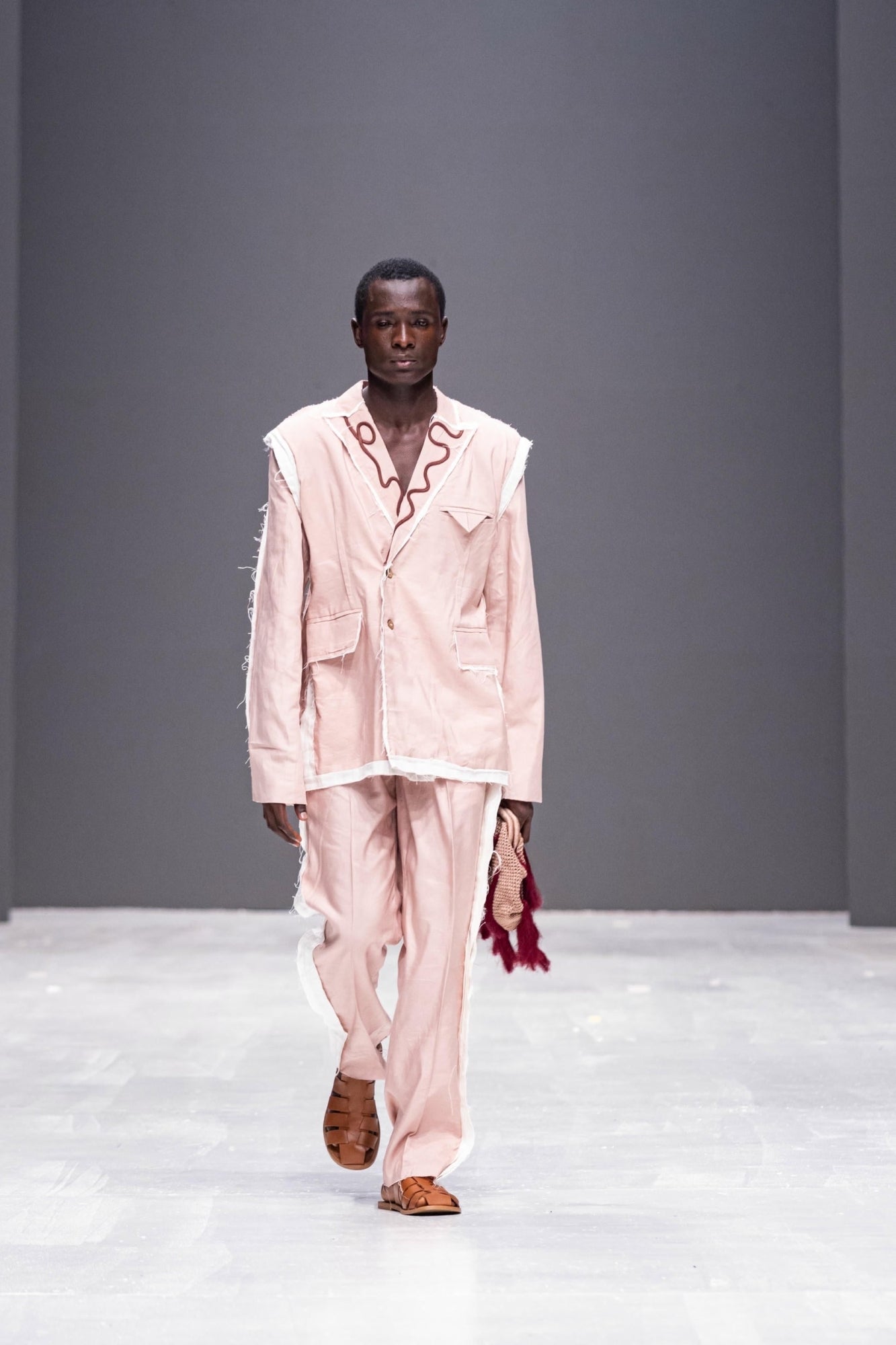 Y'WANDELAG — Look 28
