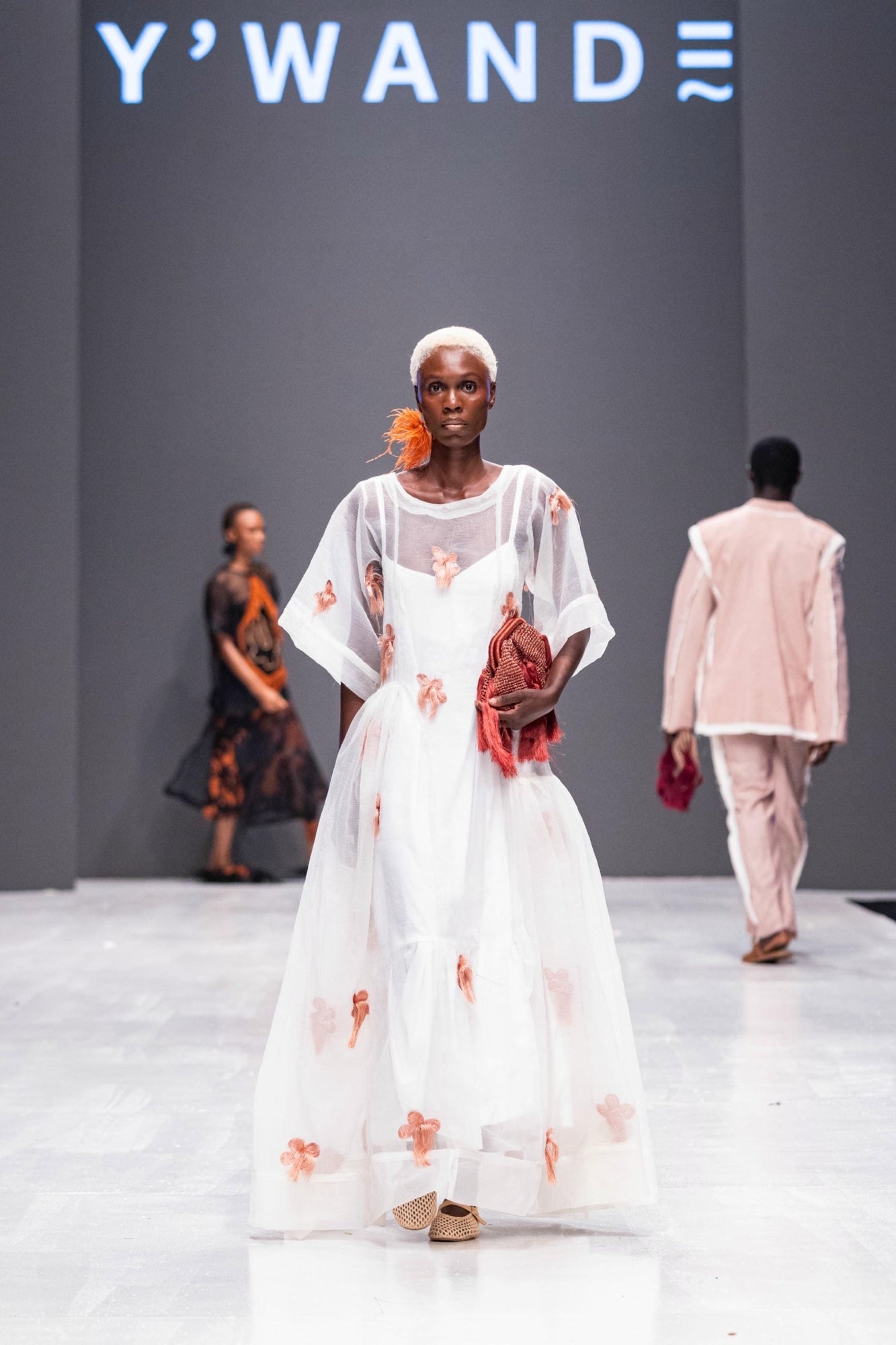 Y'WANDELAG — Look 30
