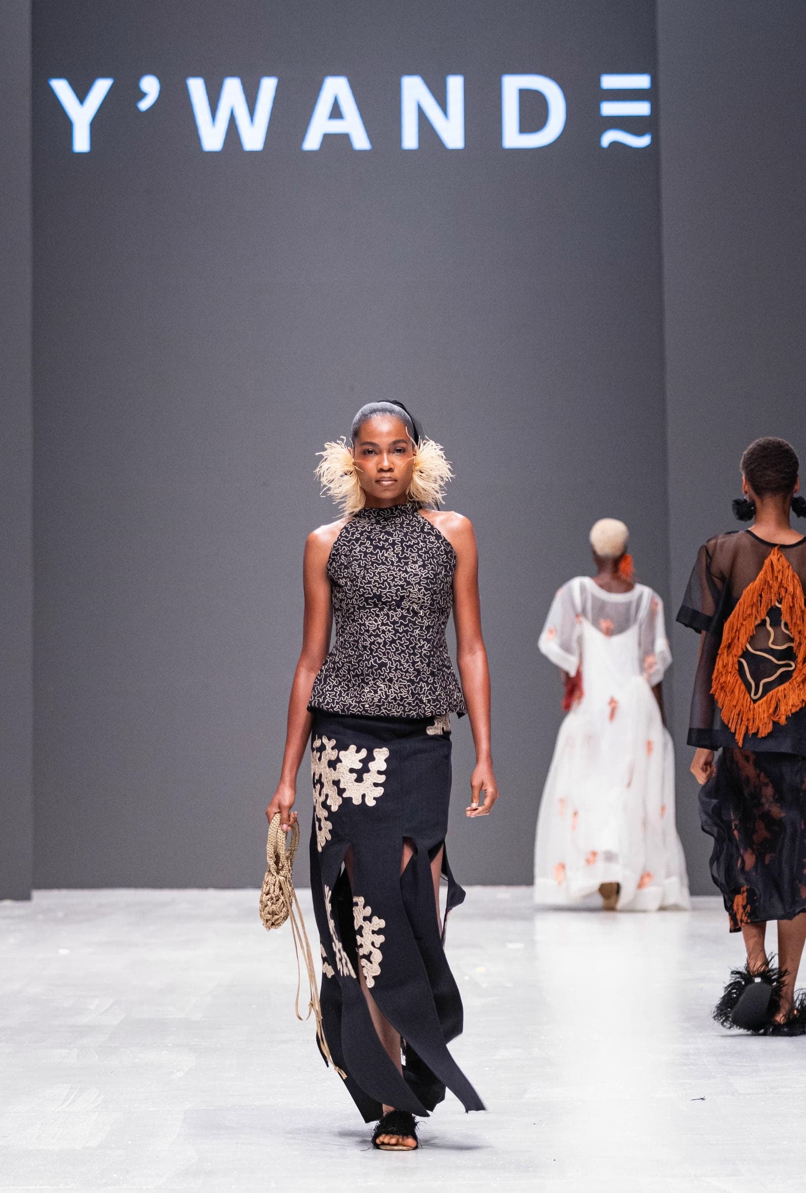 Y'WANDELAG — Look 32